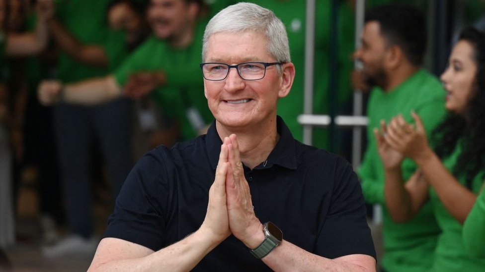 CEO Tim Cook Sells 200K Apple Stocks